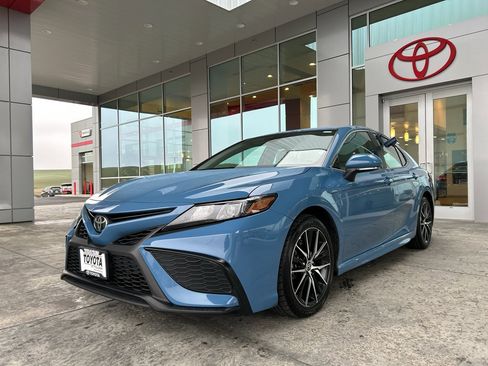 Used 2024 Toyota Camry SE image 5