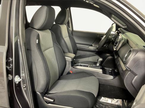 Used 2022 Toyota Tacoma TRD Sport image 30