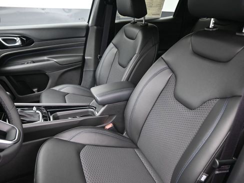 New 2026 Jeep Compass Latitude AWD/4WD image 19