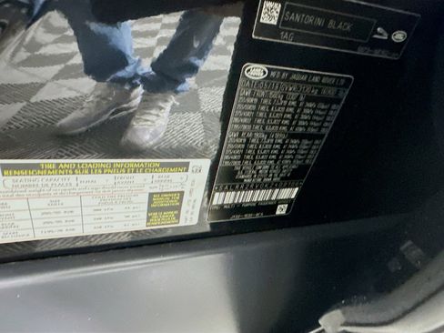 Used 2019 Land Rover Discovery HSE image 12