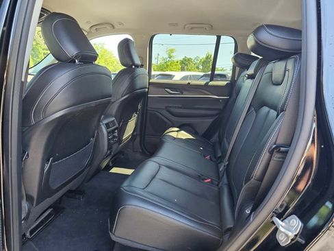 Used 2023 Jeep Grand Cherokee Limited w/ Luxury Tech Group II AWD/4WD image 26