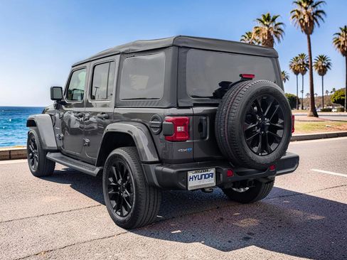 Used 2021 Jeep Wrangler Unlimited Sahara w/ Cold Weather Group AWD/4WD image 6