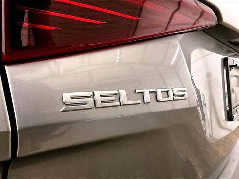 Used 2023 Kia Seltos EX AWD/4WD image 13