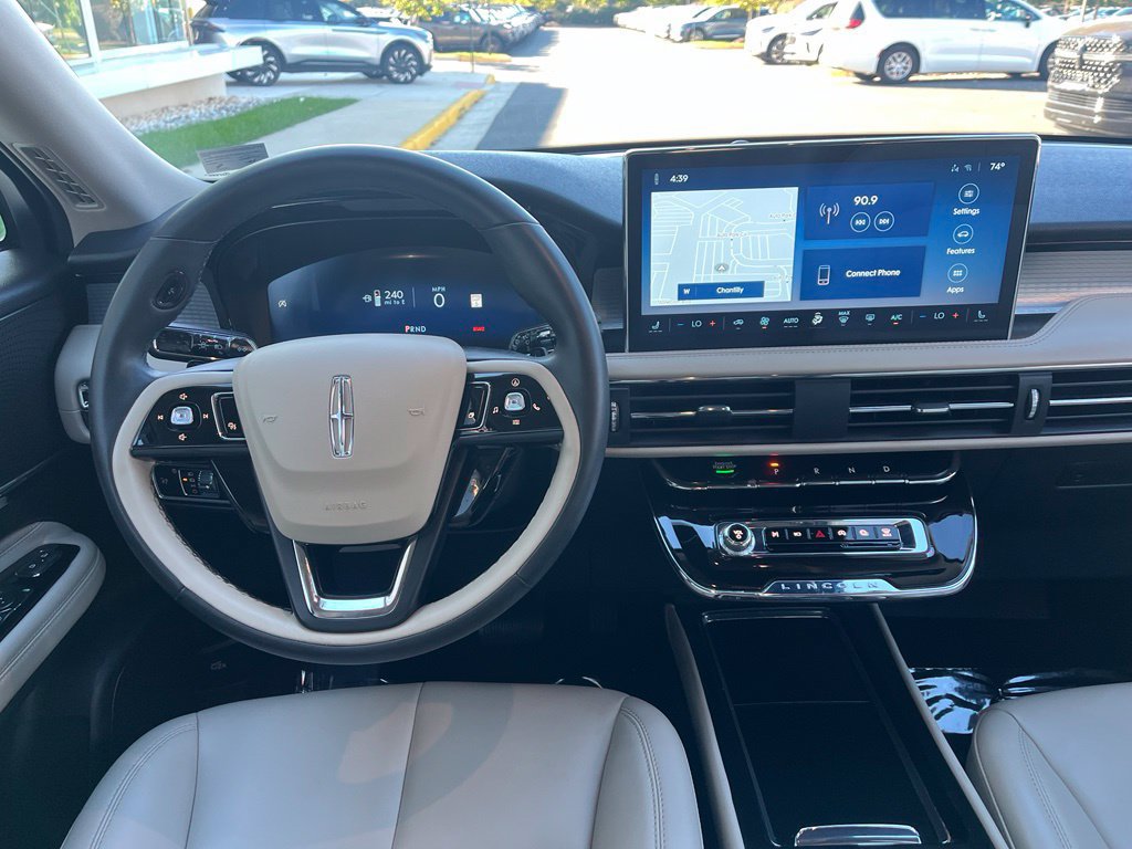 Used 2025 Lincoln Corsair AWD image 17