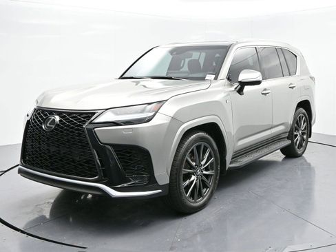 Used 2024 Lexus LX 600 F Sport image 3