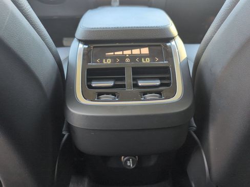 Used 2019 Volvo XC90 T6 Momentum AWD/4WD image 24