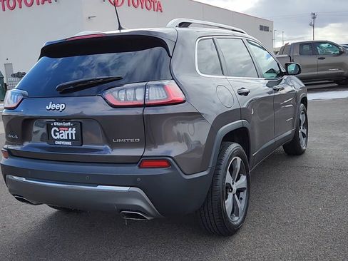 Used 2019 Jeep Cherokee Limited image 3