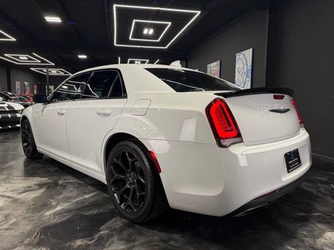 Used 2019 Chrysler 300 Touring w/ Sport Appearance Package RWD image 7