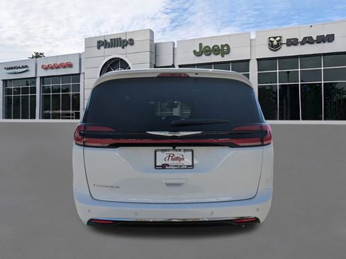 New 2026 Chrysler Pacifica Select FWD image 4