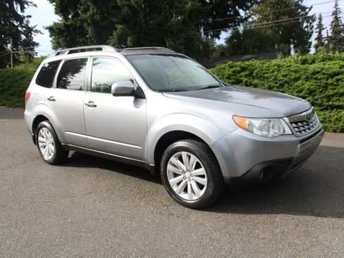 Used 2011 Subaru Forester 2.5X Limited AWD/4WD image 2