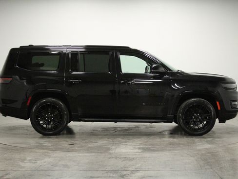 Used 2024 Jeep Wagoneer Series II RWD image 9