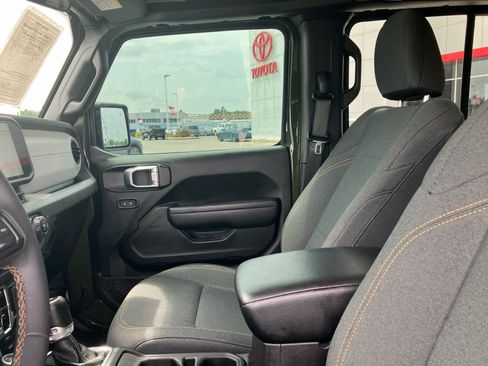 Used 2024 Jeep Wrangler Unlimited AWD/4WD image 10