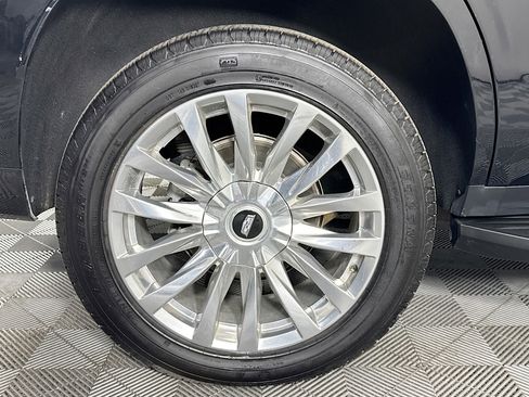 Used 2023 Cadillac Escalade Premium Luxury image 32