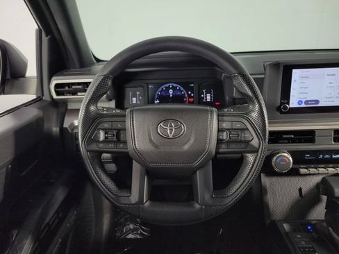 Used 2025 Toyota Tacoma SR5 AWD/4WD image 21