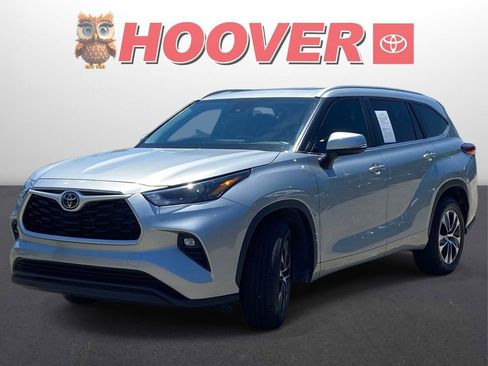 Used 2023 Toyota Highlander XLE FWD image 5