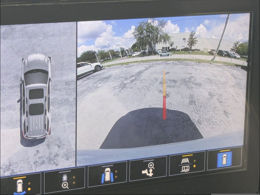 Used 2023 Chevrolet Traverse Premier FWD image 25