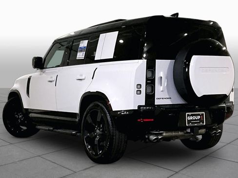 Used 2025 Land Rover Defender 110 V8 AWD/4WD image 11