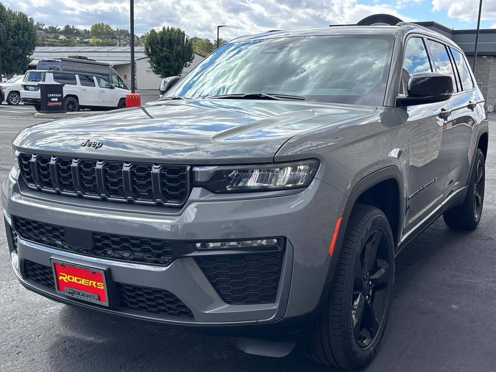 New 2027 Jeep Grand Cherokee L Limited w/ Limited Altitude Package AWD/4WD image 3