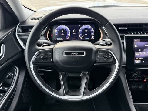 Used 2023 Jeep Grand Cherokee L Laredo image 26