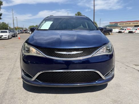 Used 2017 Chrysler Pacifica Touring-L image 2