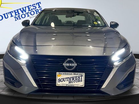 Used 2025 Nissan Altima 2.5 SV FWD image 2