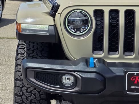 Used 2022 Jeep Wrangler Unlimited Rubicon 4xe w/ Cold Weather Group AWD/4WD image 3