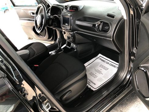 Used 2018 Jeep Renegade Altitude image 6