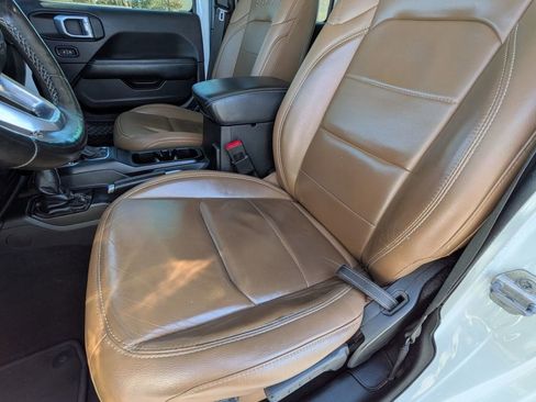 Used 2020 Jeep Wrangler Unlimited Sahara image 13