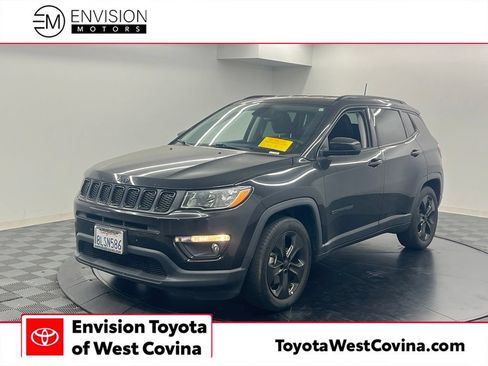 Used 2019 Jeep Compass Latitude FWD image 1