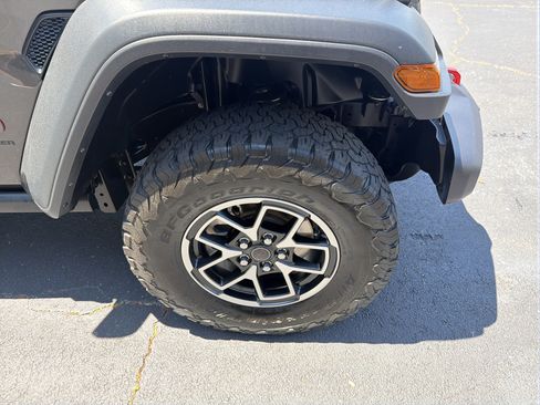 Used 2025 Jeep Wrangler Unlimited Rubicon AWD/4WD image 14