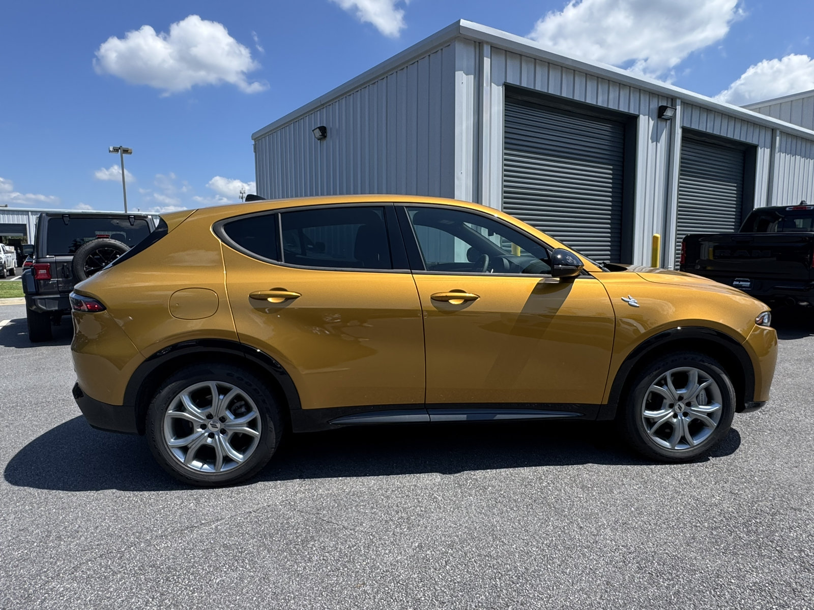 Used 2025 Dodge Hornet R/T AWD/4WD image 4