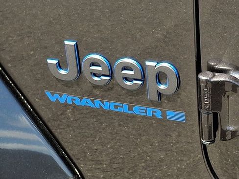 Used 2025 Jeep Wrangler Unlimited Sahara w/ Safety Group AWD/4WD image 33
