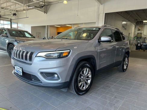 Used 2019 Jeep Cherokee Latitude Plus w/ Cold Weather Group AWD/4WD image 4