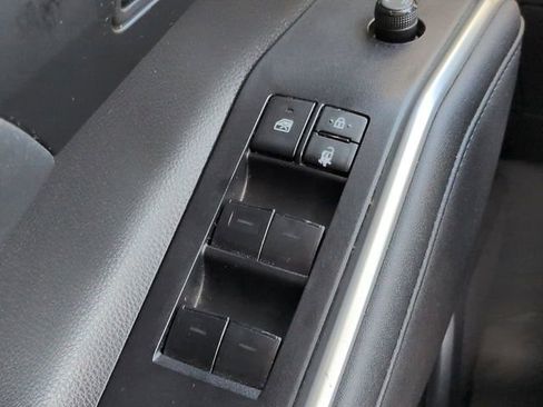 Used 2023 Toyota Highlander XLE FWD image 24