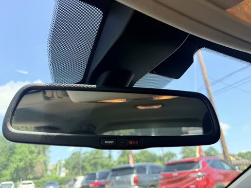 Used 2017 Chrysler 200 Limited Platinum w/ Comfort & Convenience Group FWD image 35