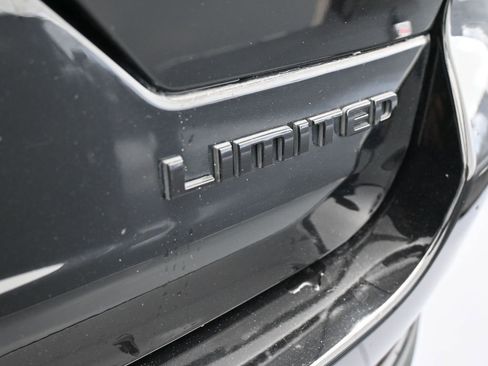 Used 2023 Jeep Grand Cherokee Limited w/ Black Appearance Package image 41