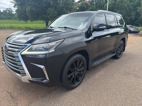 Used 2017 Lexus LX 570 4WD image 3