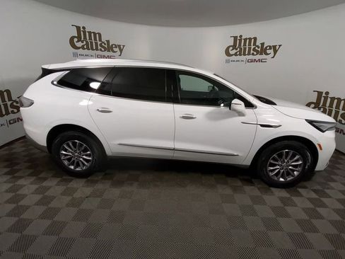 Used 2023 Buick Enclave Essence image 9