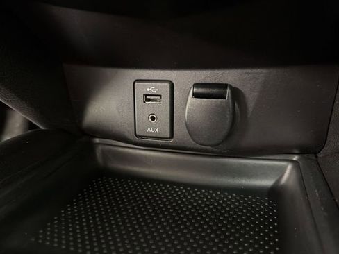 Used 2015 Nissan Rogue SV image 26