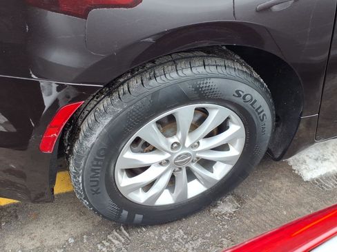 Used 2018 Chrysler Pacifica Touring-L Plus image 32