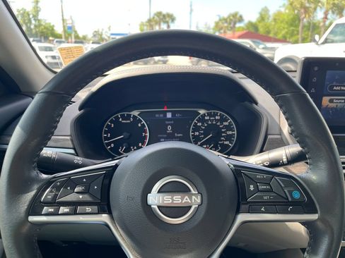 Used 2024 Nissan Altima 2.5 SV w/ SV Premium Package FWD image 13