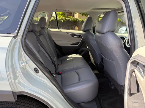 Used 2021 Toyota RAV4 XLE w/ Convenience Package AWD/4WD image 16
