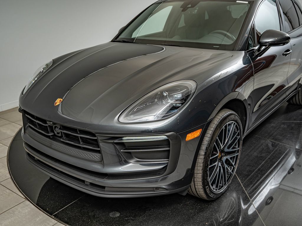 Certified 2026 Porsche Macan AWD/4WD image 18