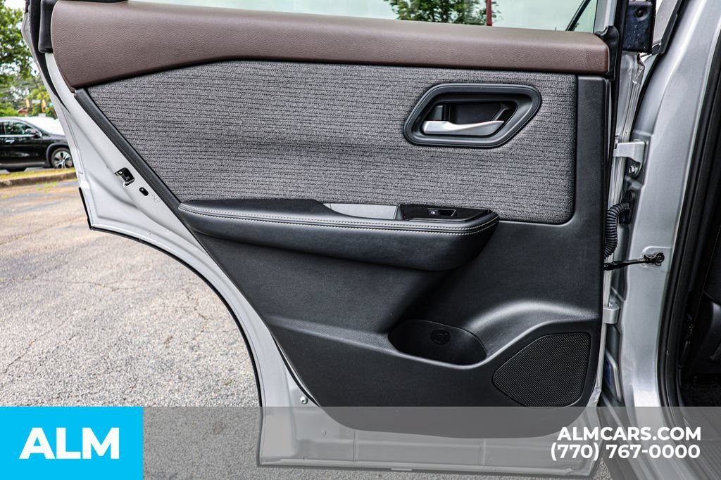 Used 2023 Nissan Rogue SV AWD/4WD image 49