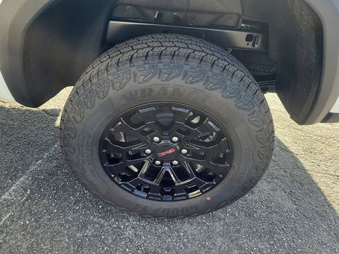 New 2026 GMC Canyon Elevation w/ Convenience Package image 8