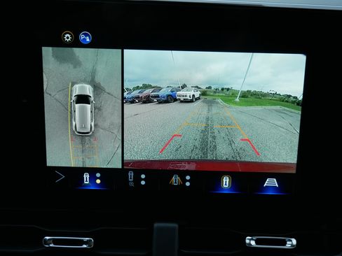 New 2026 Chevrolet Equinox ACTIV w/ Convenience Package III AWD/4WD image 10