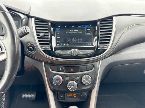 Used 2019 Chevrolet Trax LT w/ LT Convenience Package AWD/4WD image 26