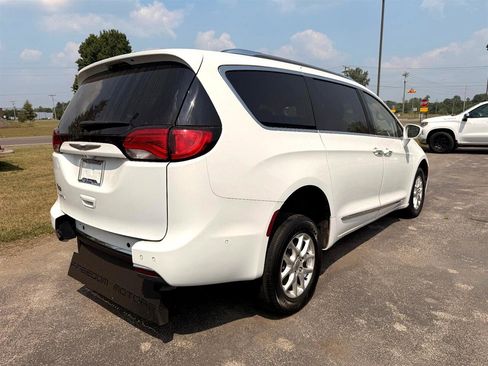 Used 2020 Chrysler Pacifica Touring-L w/ Advanced Safetytec Group image 5