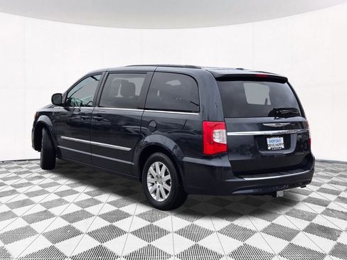 Used 2014 Chrysler Town & Country Touring image 22