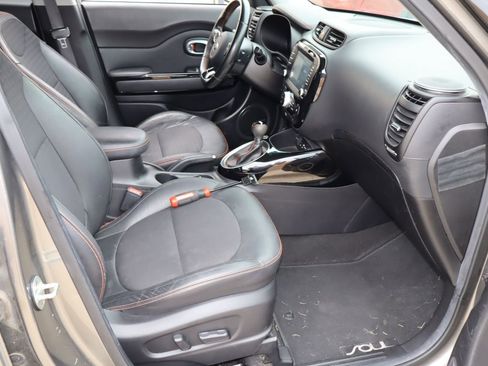 Used 2018 Kia Soul ! w/ Tech Package FWD image 16